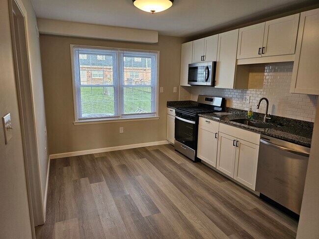 Kitchen - NEW APPLIANCES - 8570 Pioneer Dr