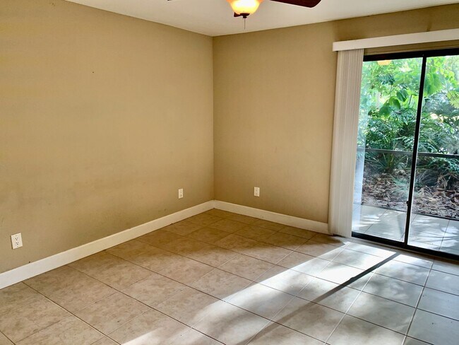 Building Photo - One bedroom one bathroom condo in Palmer R...