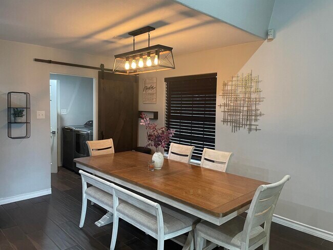 Foto del edificio - 1606 Hillside Rd