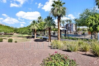Building Photo - 2210 E Huntington Dr