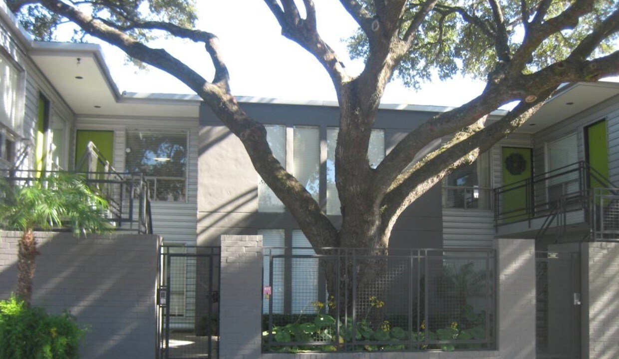 Primary Photo - 1219 Banks St