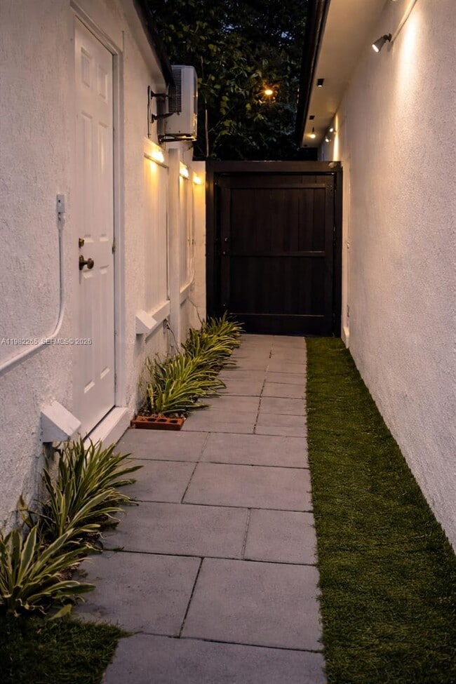 Building Photo - 613 NW 10th St