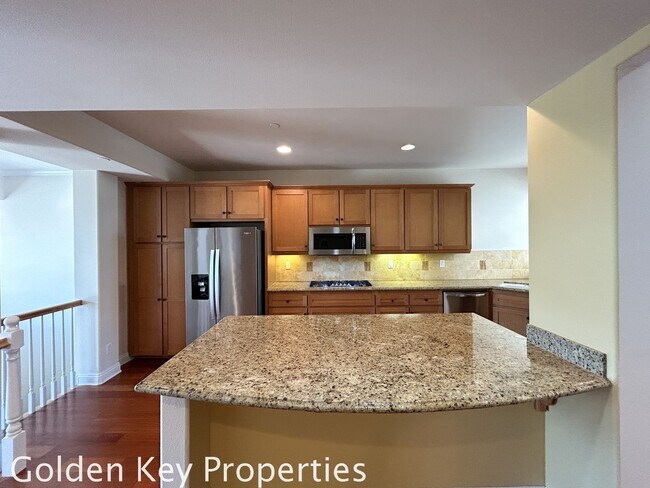 Building Photo - Beautiful Tri-Level Condo in The Bluffs at...