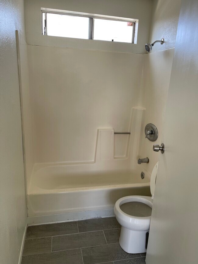 Foto del edificio - 3351 W 135th St