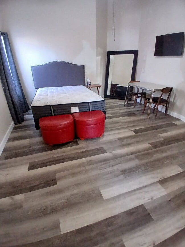 Building Photo - Spacious Modern Studio – Fully Furnished &...