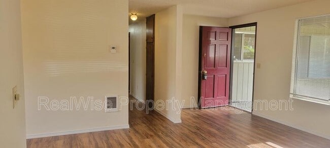 Building Photo - 1227 NW Highland Ave