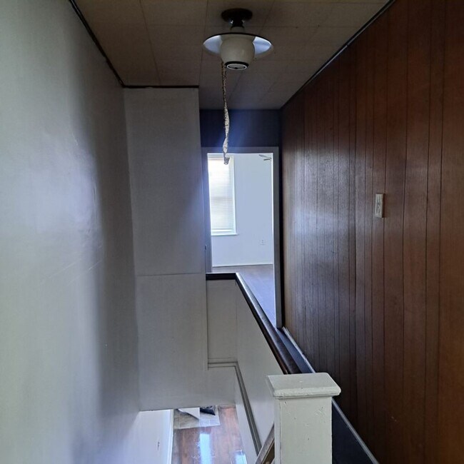 Building Photo - Two bedroom home in Port Richmond for rent
