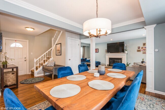 Foto del edificio - 902 Roxbury Ln