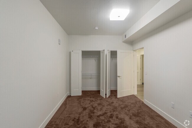 2BR, 1BA - 840SF - Alexander Station