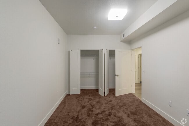 2BR, 1BA - 840SF - Alexander Station