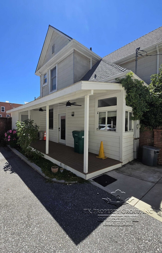 Building Photo - 210 N Auburn St