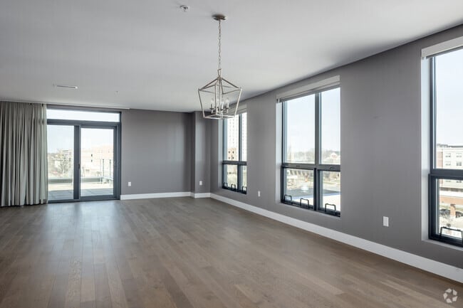 3BR, 2BA - 2,000SF - Dining Room - One Uptown