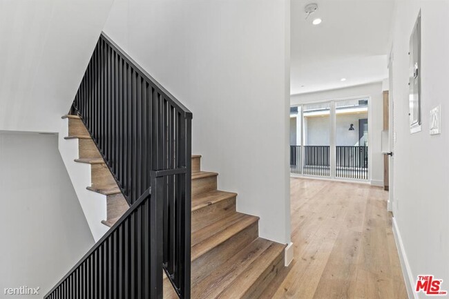 Building Photo - 3 br, 3.5 bath Townhome - 10915 Hesby St