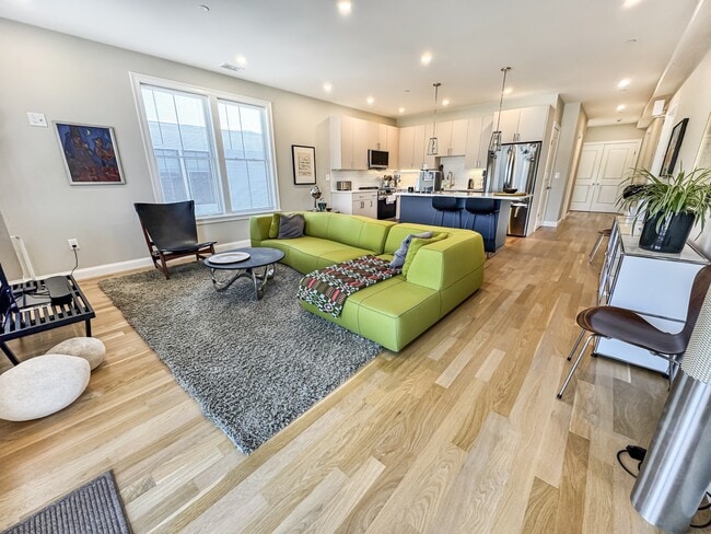 Photo - 40 Waverly St Townhome