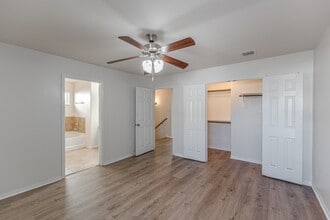 Building Photo - 13527 Vista De Oro St