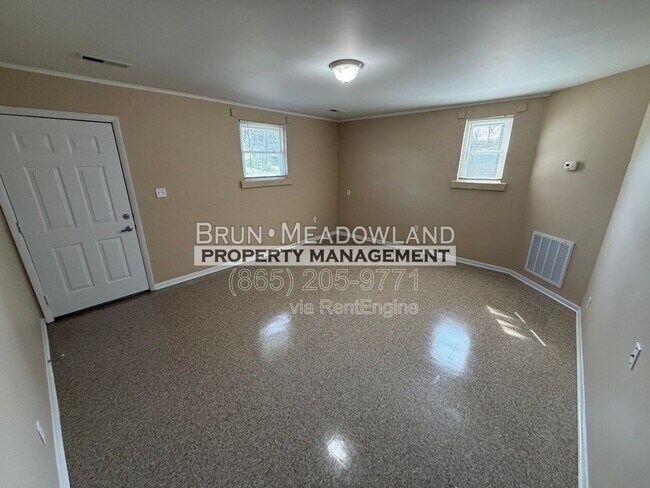 Foto del edificio - 5200 John Hall Rd