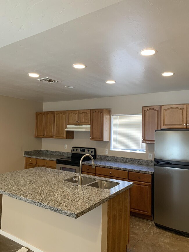 Foto del edificio - 308 E Blacklidge Dr