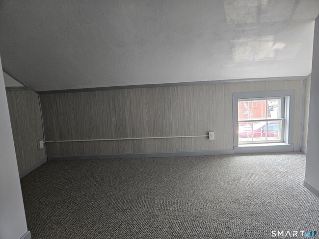 Building Photo - 11 Tiffany St