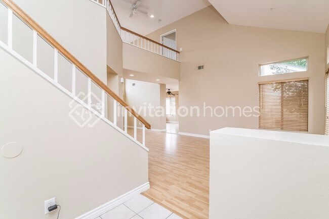 Building Photo - 16040 Peach Tree Ln