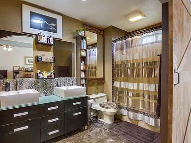 Building Photo - $1000 MOVE IN SPECIAL  Ideal for a student or working professional seeking a convenient and welco...