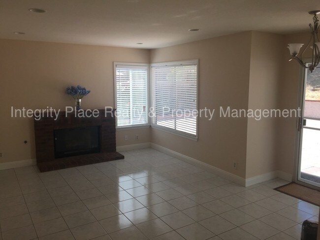 Building Photo - Gorgeous Horse Thief Canyon Home