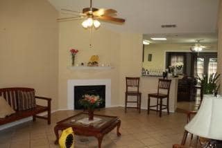 Building Photo - 112 E Denton Dr