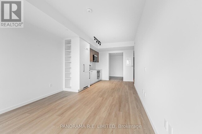 Building Photo - 689-689 The Queensway