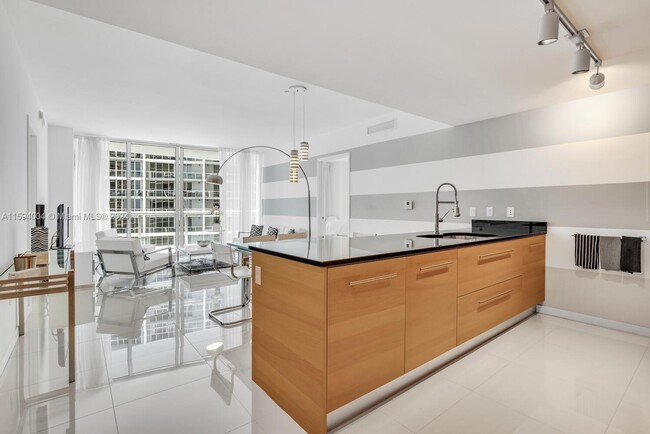 Foto del edificio - 475 Brickell Ave