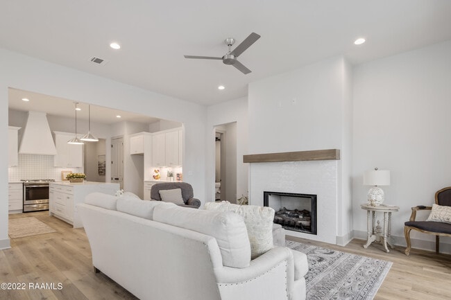 Building Photo - 103 Wishing Wl Dr