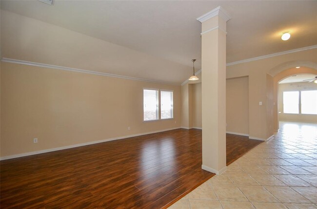 Foto del edificio - 5611 Brookhollow Oaks Trail