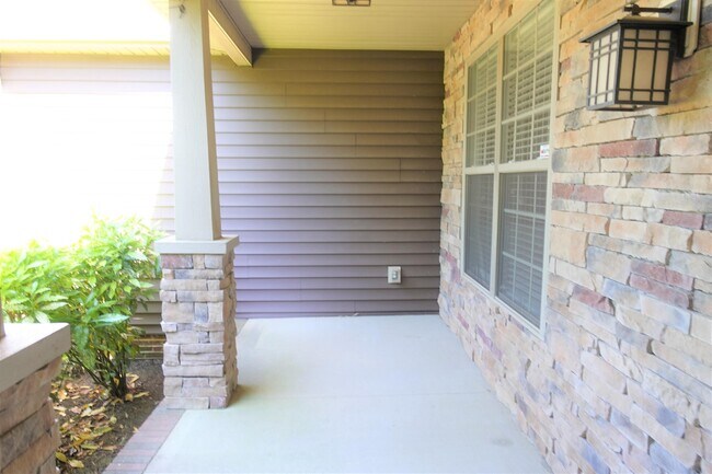 Foto del edificio - 1 Stoneledges Ln