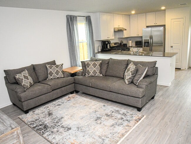 Building Photo - 722 Killdeer Trl