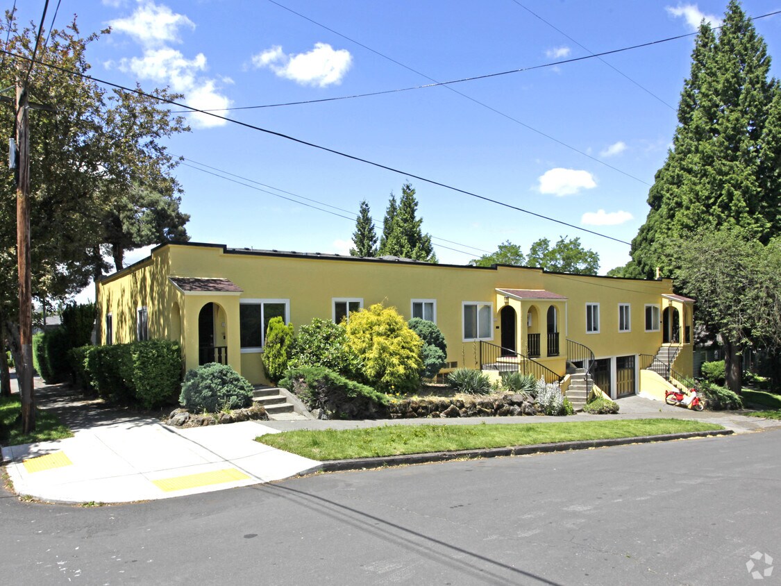 Primary Photo - 1021-1039 SE 25th Ave
