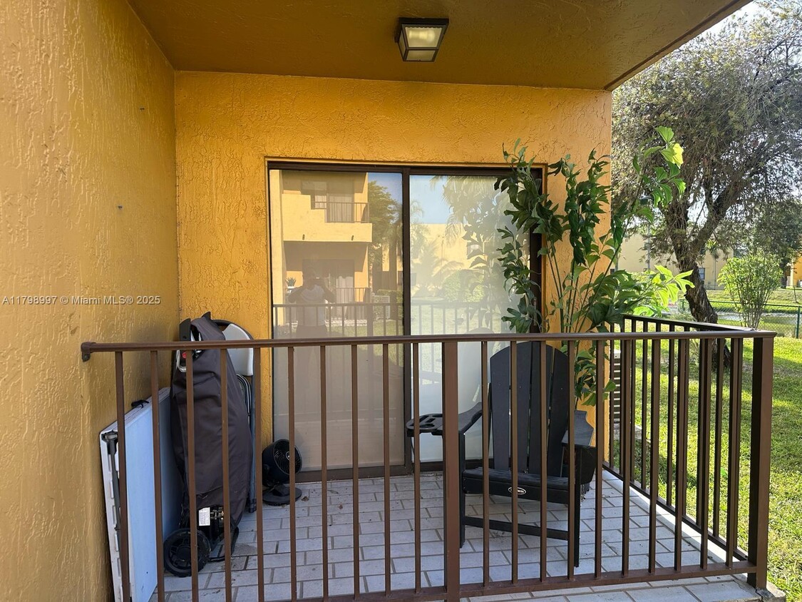 Foto principal - 570 NW 114th Ave