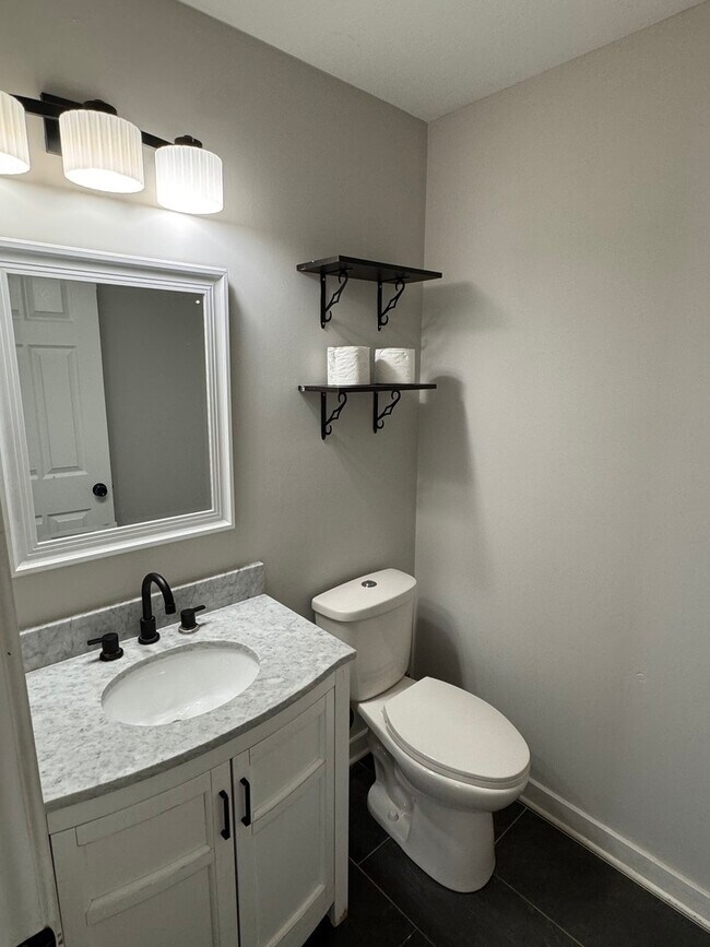 Building Photo - 2784 Rosehall Ln