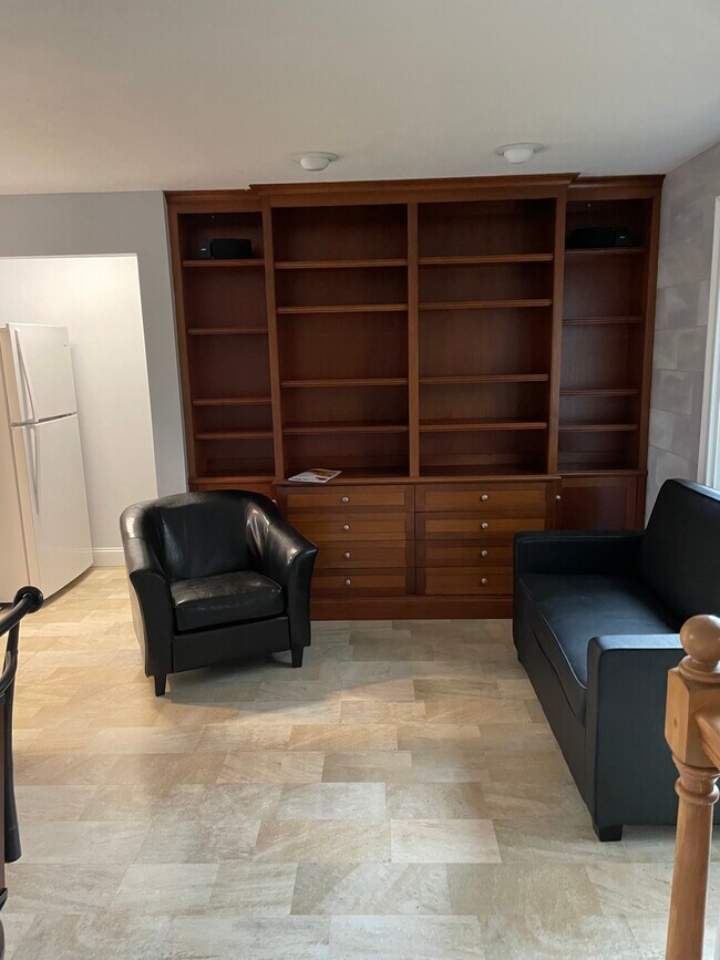 Living area - 20 Wilann Rd