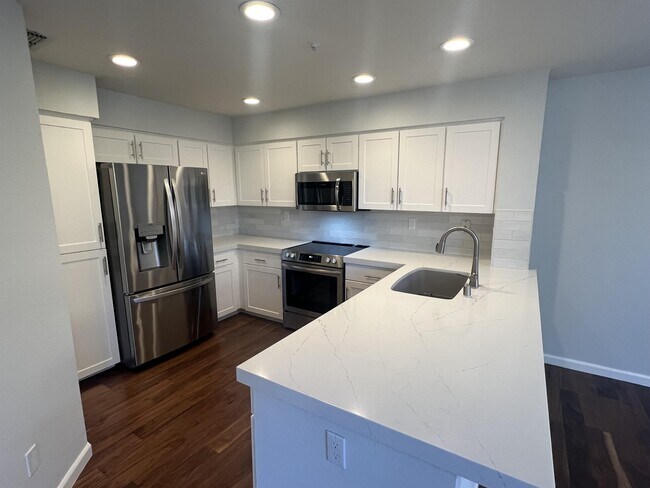 Building Photo - 304 Daybreak Ct