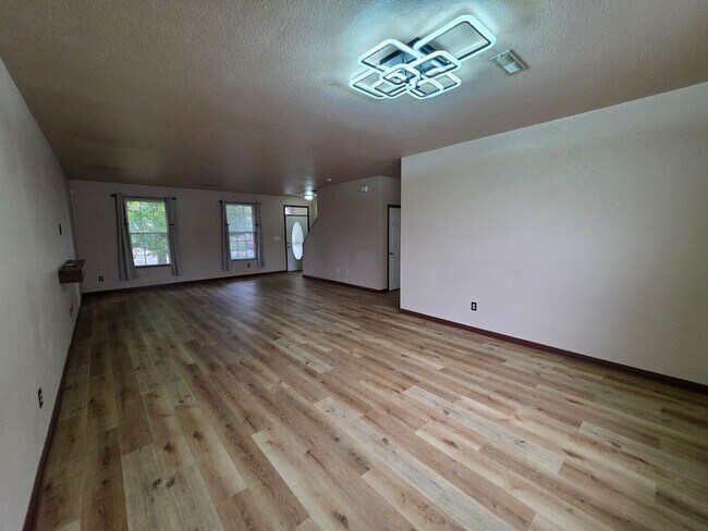 Foto del edificio - 1816 Ernest Ct