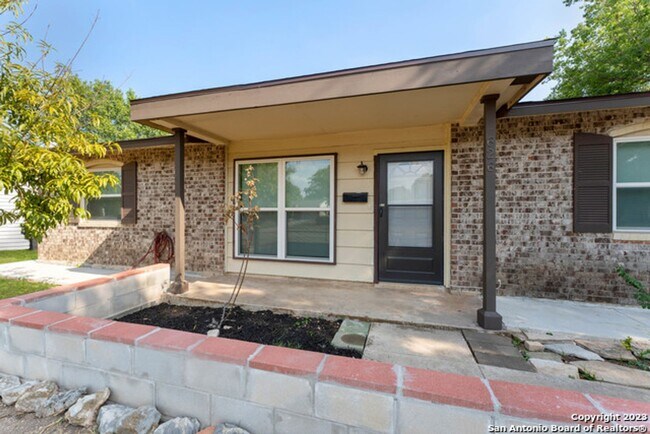 Building Photo - 626 Aviation Ave