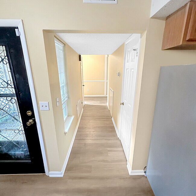 Foto del edificio - 405 Hickory Hill Dr