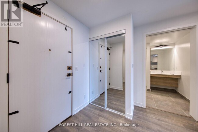 Building Photo - 7950 Bathurst St