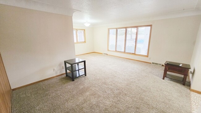 Building Photo - Charming & Updated 3-Bedroom Home with Sunroom, Fireplace & Garage