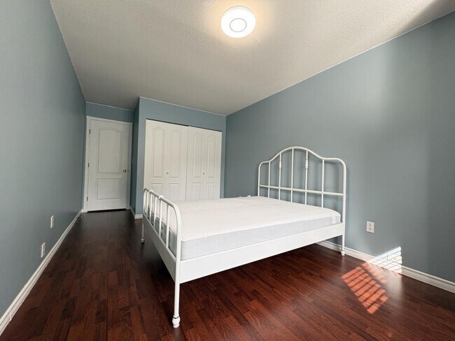 Photo du bâtiment - 3 bedroom in Coquitlam BC V3E 3B2