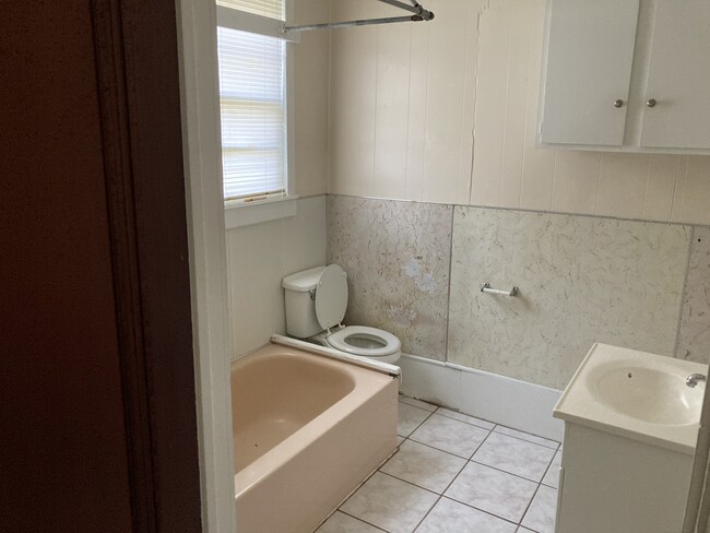 1st Bathroom - 730 E North Pl