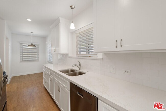 Building Photo - 6711 W 87th Pl