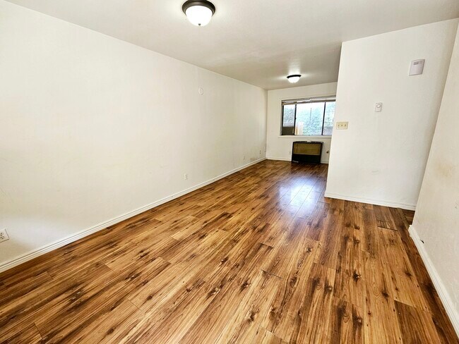 Foto del edificio - 2-3252 Mesa Ave