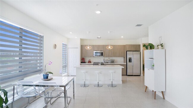 Foto del edificio - 8301 NW 41st St