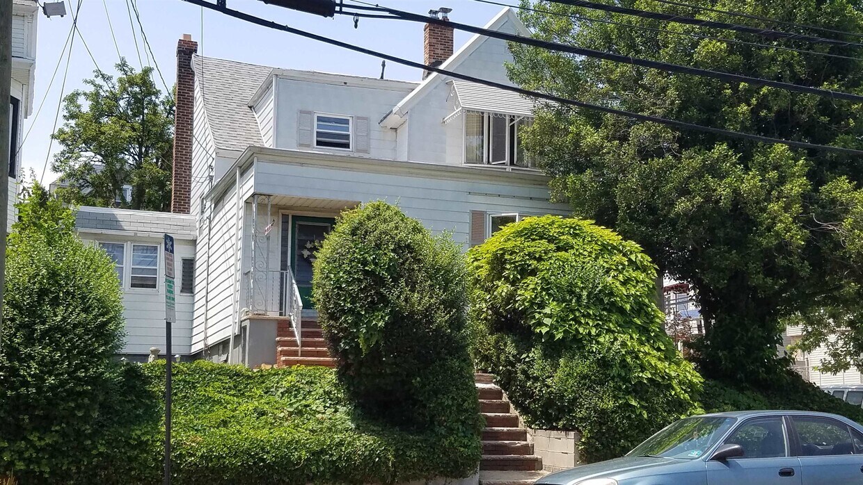 Primary Photo - 683 Ave E