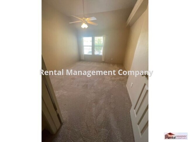 Foto del edificio - Quiet, spacious condo