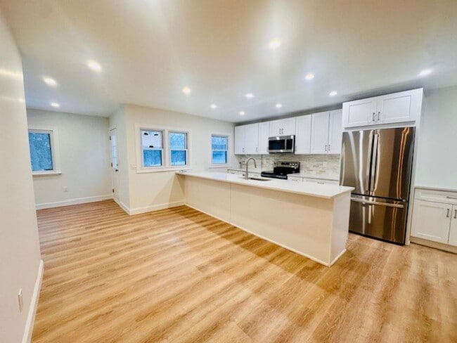 Building Photo - 19 Henning Dr